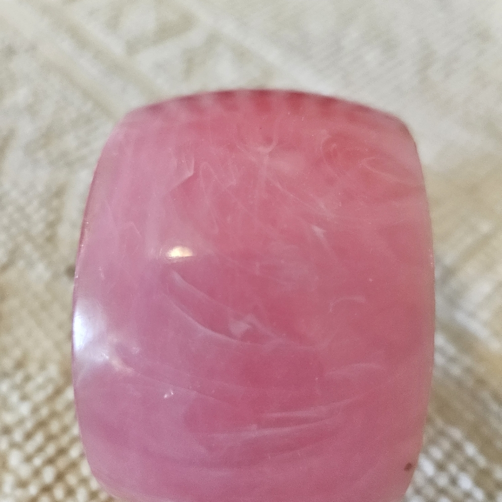 Vintage Mod 80s Pink Smooth Swriled Lucite Chunky Braclet - Picture 6 of 11